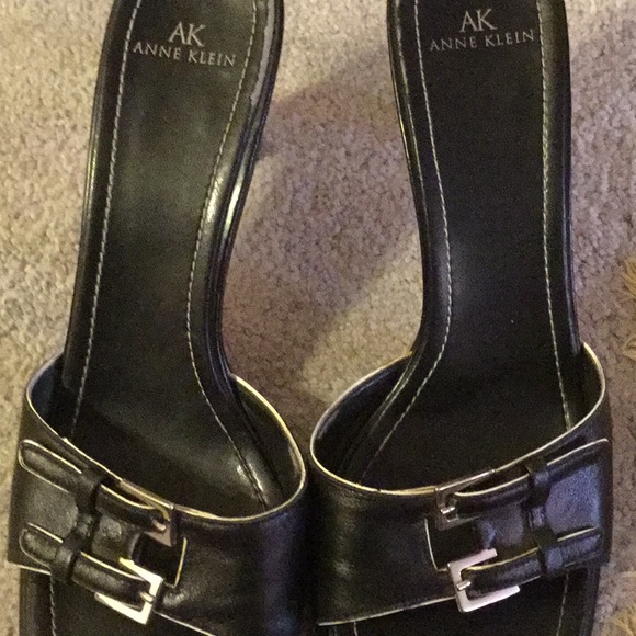 Women Shoes - Picture 5 of 7